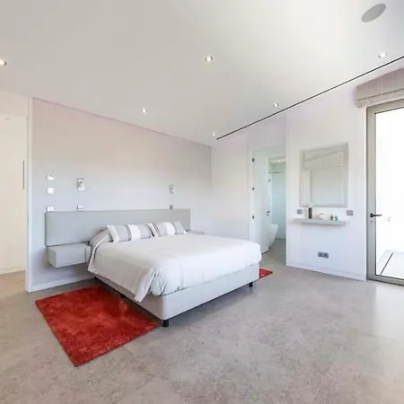 Sleeps 14 With Pool Air Con And Wifi Villa