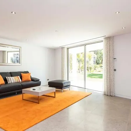 Sleeps 14 With Pool Air Con And Wifi Quinta do Lago