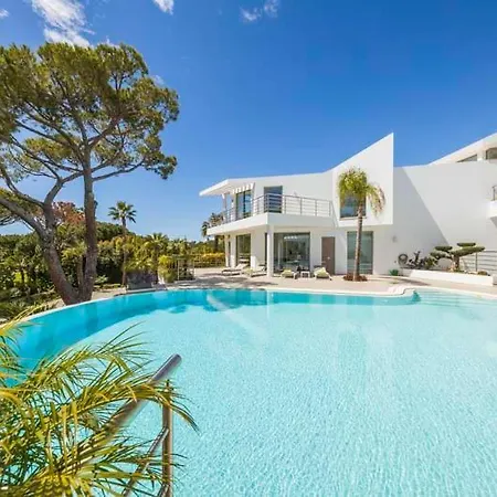 Sleeps 14 With Pool Air Con And Wifi Quinta do Lago