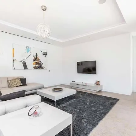 Sleeps 14 With Pool Air Con And Wifi *