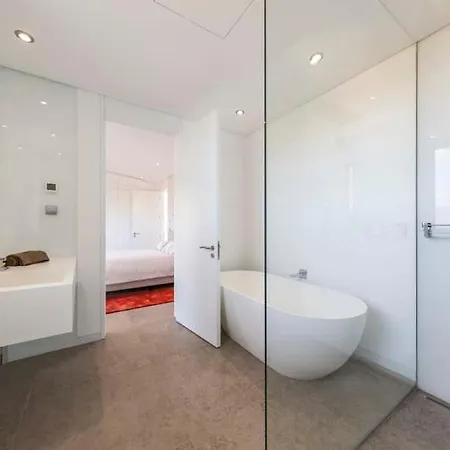 Sleeps 14 With Pool Air Con And Wifi