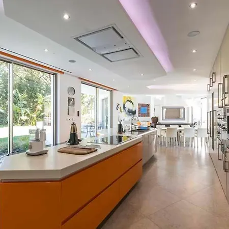 ヴィラ Sleeps 14 With Pool Air Con And Wifi *